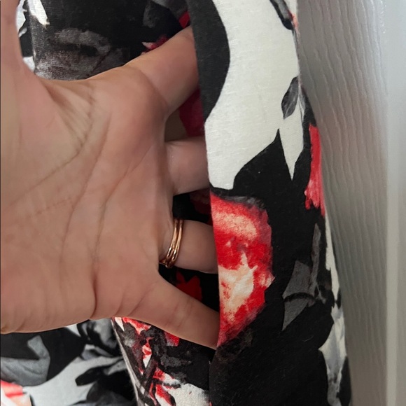 NWT Lord & Taylor Black and Red Floral Mini Dress - Picture 4 of 4